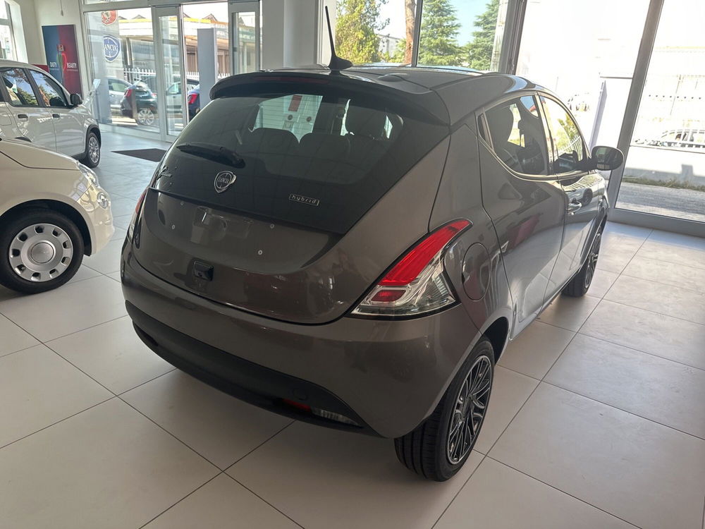 Lancia Ypsilon nuova a Benevento (7)