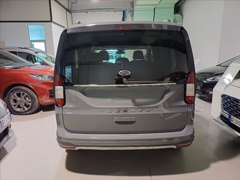 Ford Tourneo Connect nuova a Milano (5)