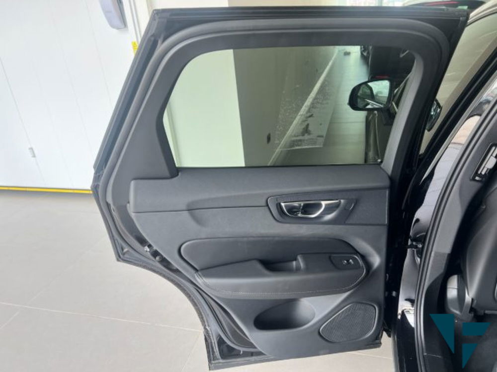 Volvo XC60 nuova a Udine (18)