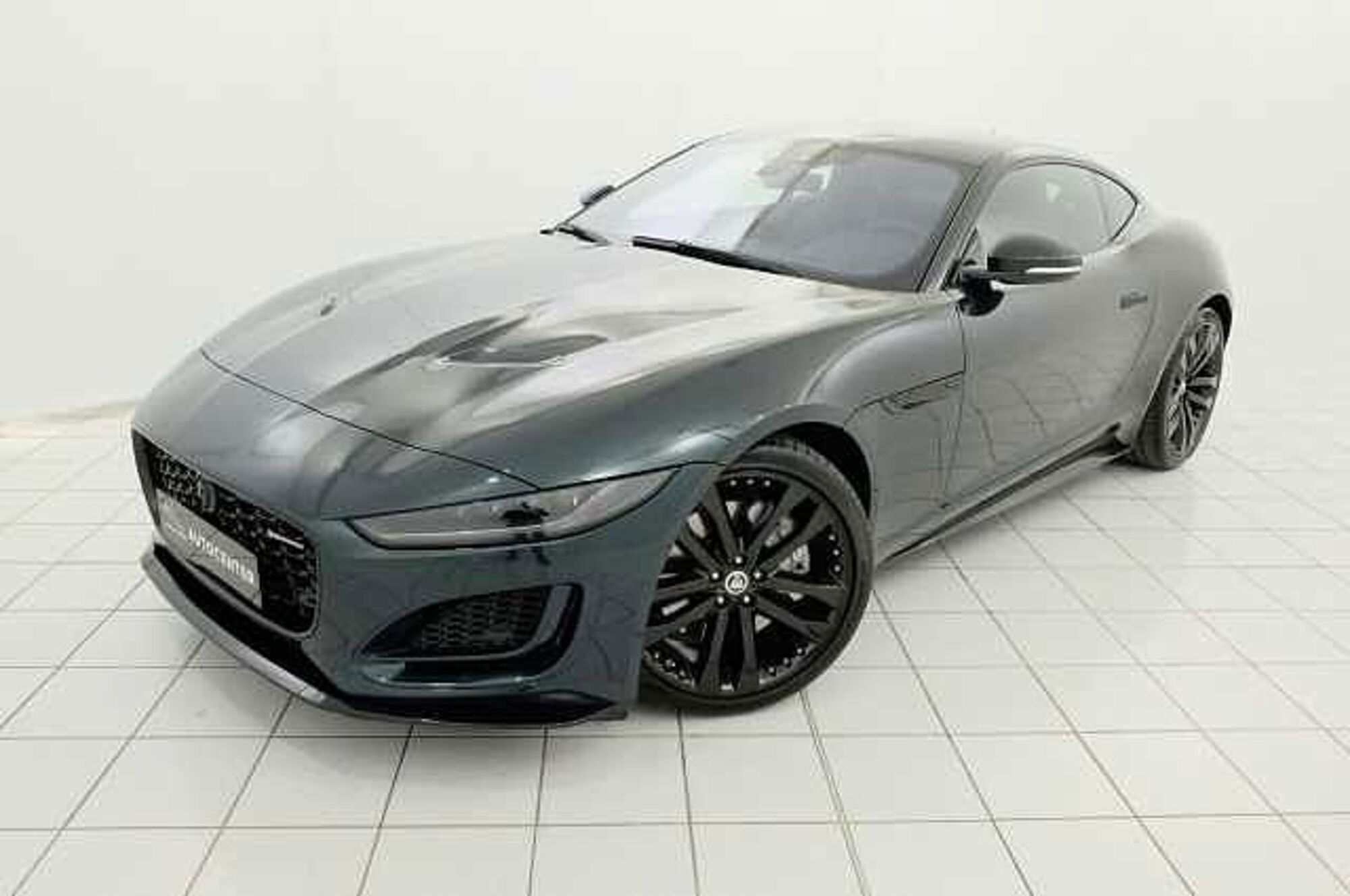 Jaguar F-Type Coup&eacute; 2.0 aut. Coup&eacute; R-Dynamic  del 2023 usata a Castel d&#039;Ario