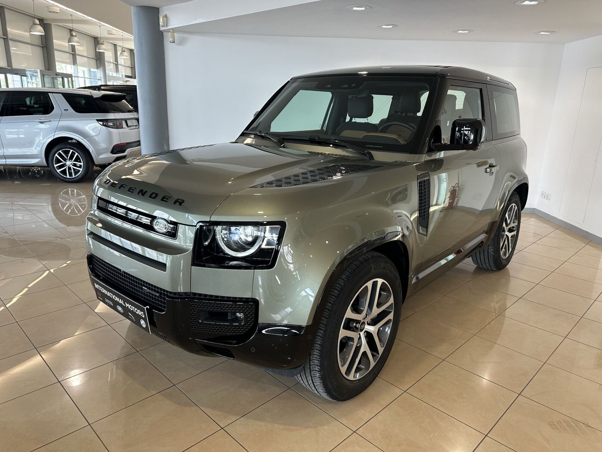 Land Rover Defender 90 3.0D I6 300 CV AWD Auto X-Dynamic S  del 2022 usata a Arezzo