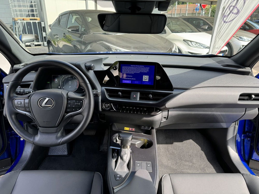 Lexus UX usata a Como (14)