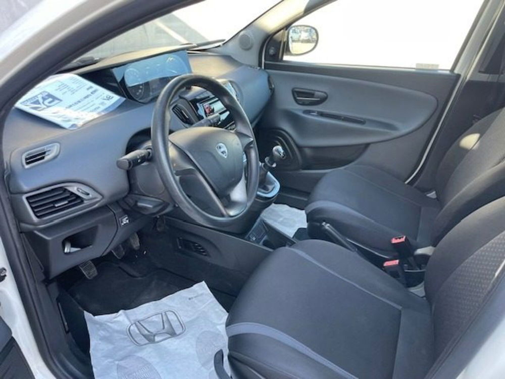 Lancia Ypsilon usata a Prato (5)