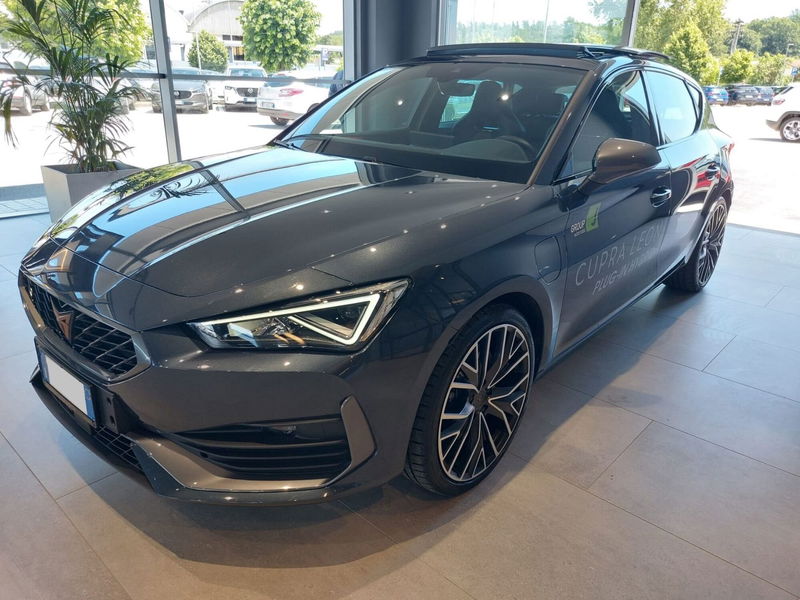 Cupra Leon Leon 1.4 e-HYBRID 245 CV DSG VZ Carbon del 2023 usata a Ceccano