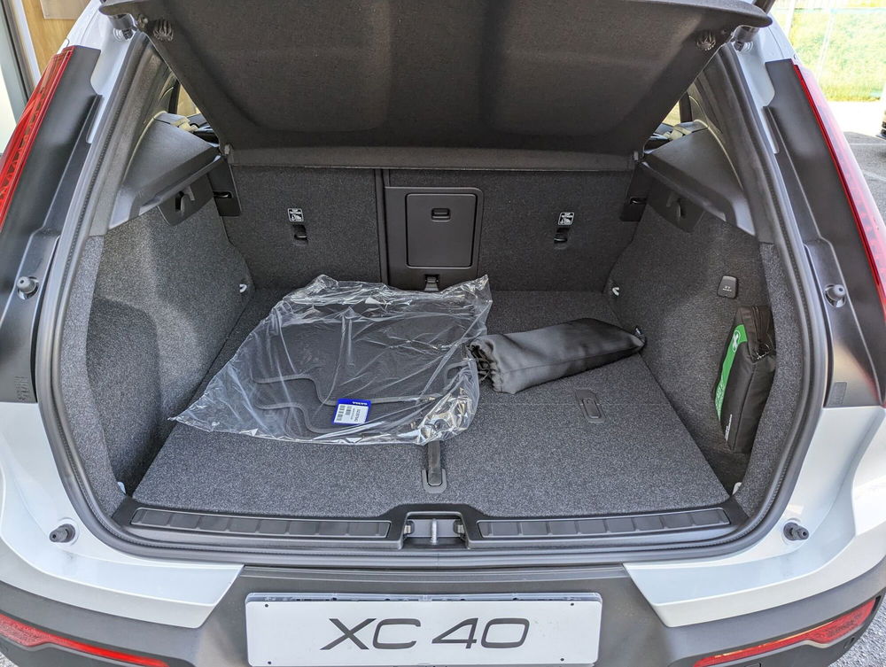 Volvo XC40 nuova a Pescara (10)