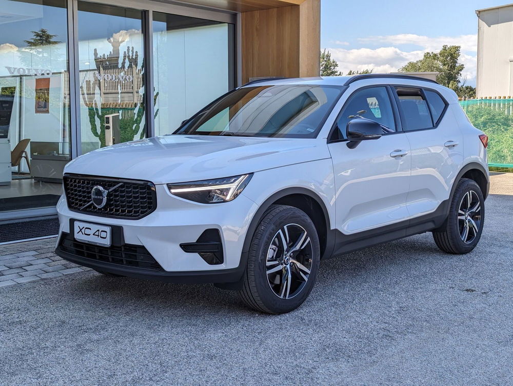 Volvo XC40 nuova a Pescara (2)