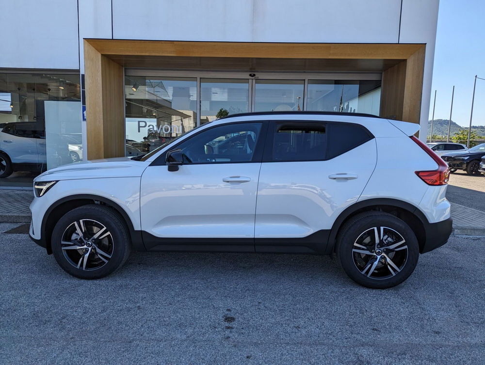 Volvo XC40 nuova a Pescara (3)