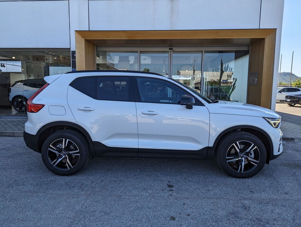 Volvo XC40 nuova a Pescara (5)