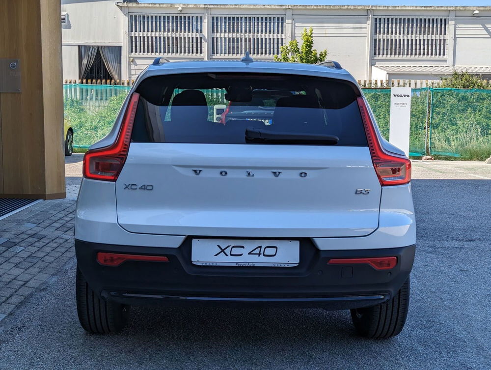 Volvo XC40 nuova a Pescara (6)