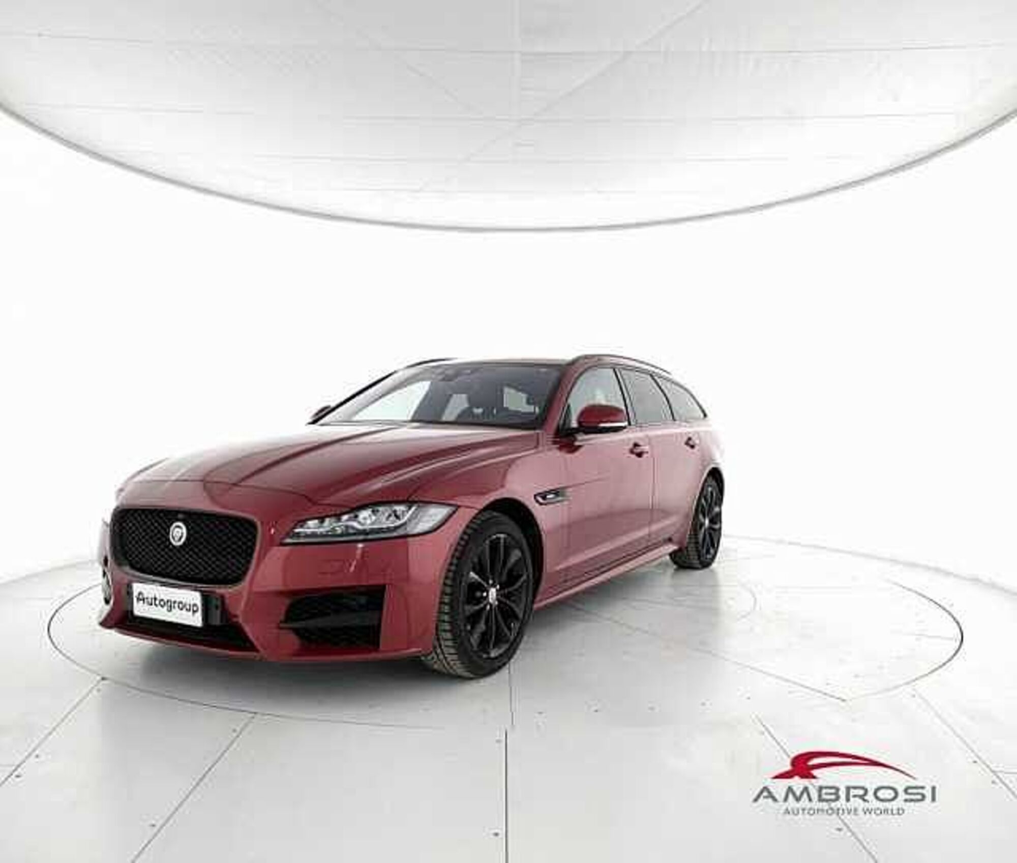 Jaguar XF Sportbrake 2.0 D 180 CV AWD aut. R-Sport  del 2017 usata a Viterbo