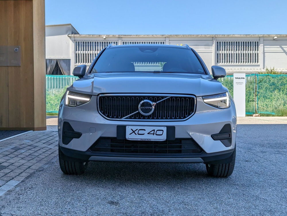 Volvo XC40 nuova a Pescara