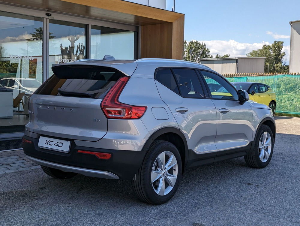 Volvo XC40 nuova a Pescara (3)