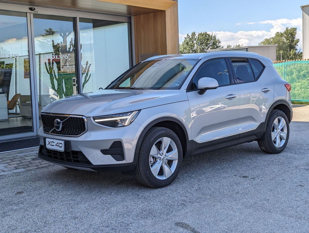 Volvo XC40 nuova a Pescara (4)