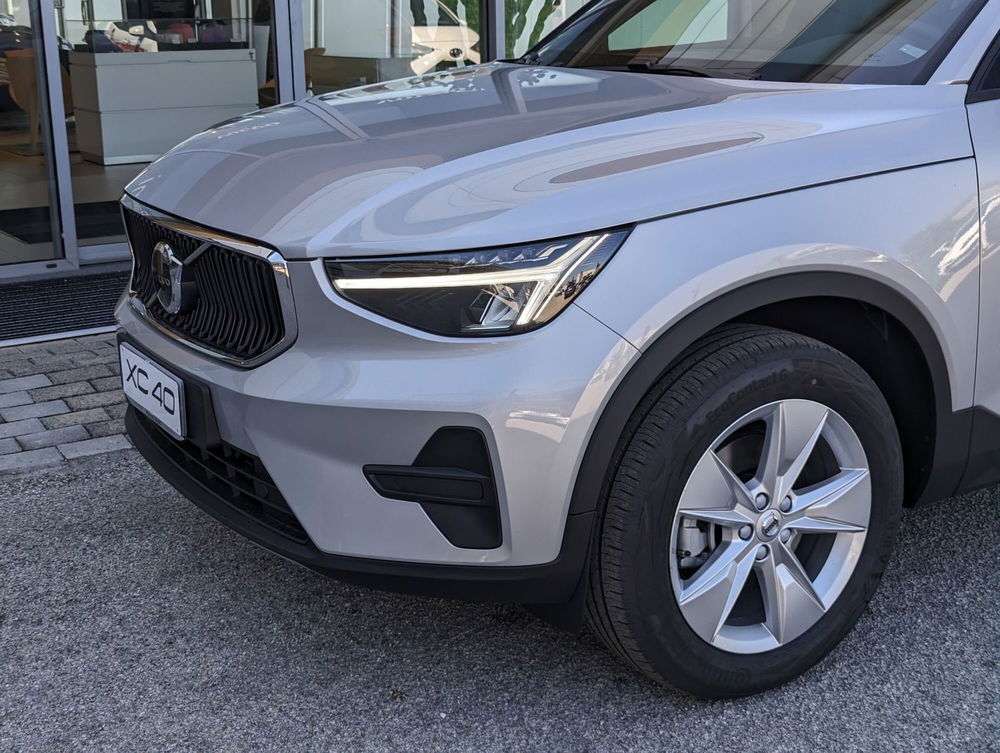 Volvo XC40 nuova a Pescara (6)