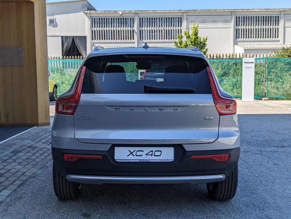 Volvo XC40 nuova a Pescara (7)