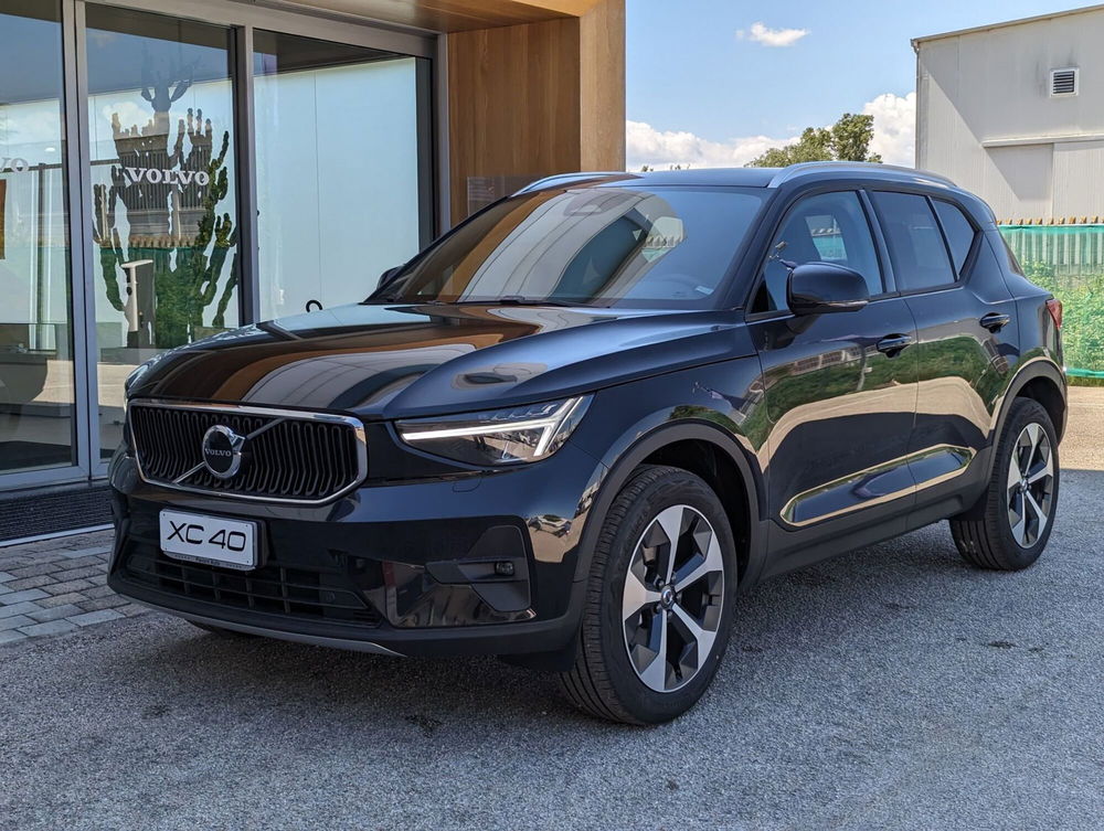 Volvo XC40 nuova a Pescara (2)