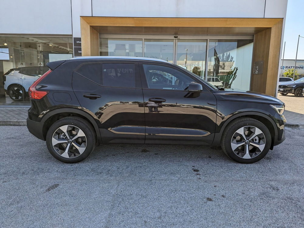 Volvo XC40 nuova a Pescara (3)