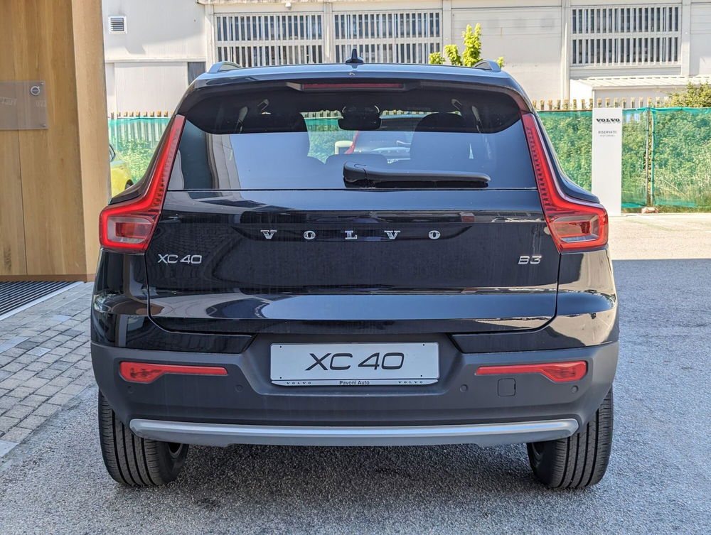 Volvo XC40 nuova a Pescara (5)