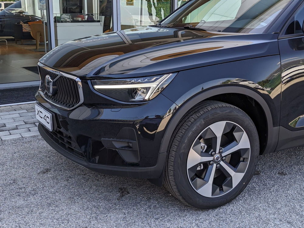 Volvo XC40 nuova a Pescara (6)