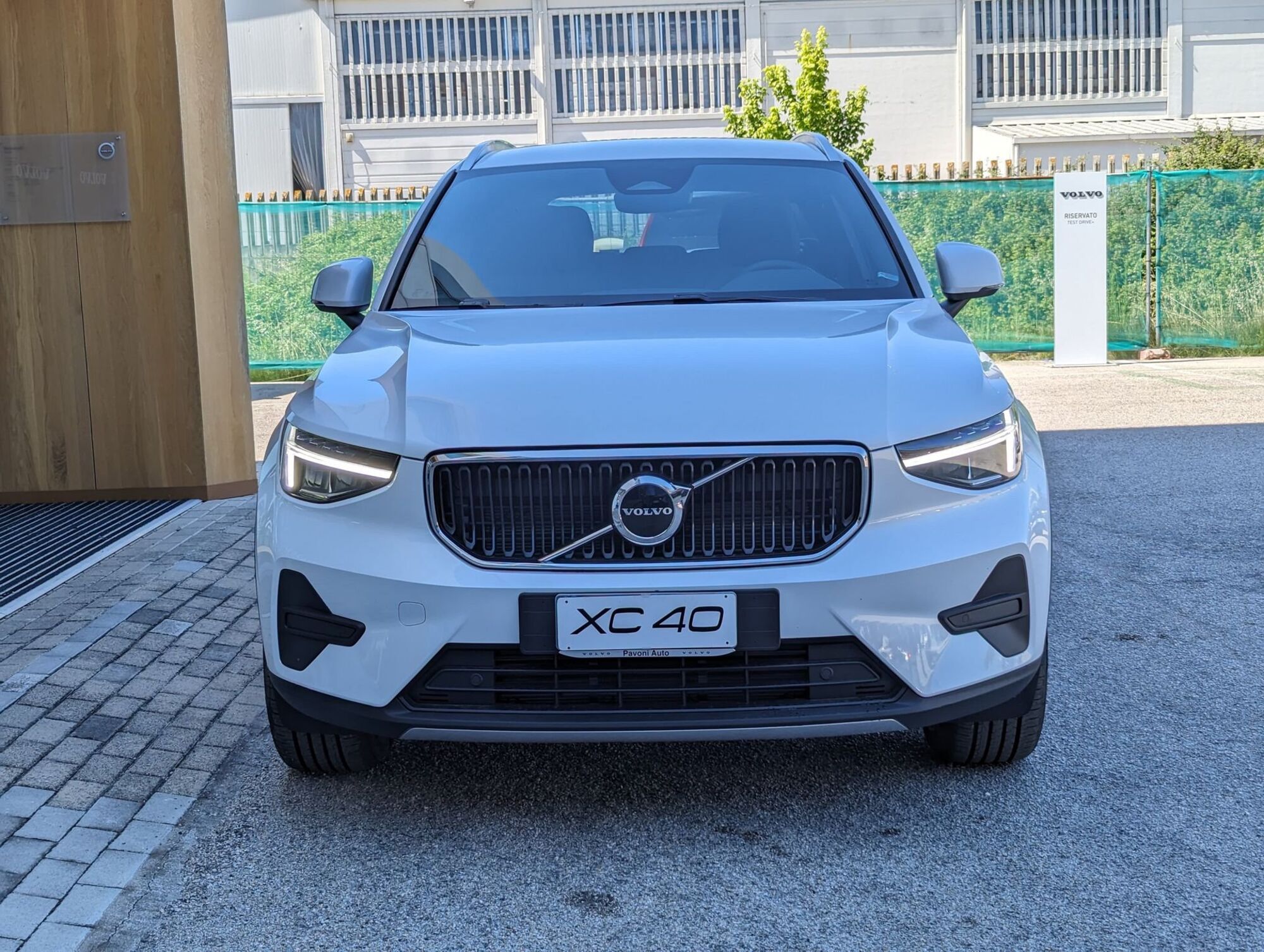 Volvo XC40 B3 automatico Core  nuova a Pescara