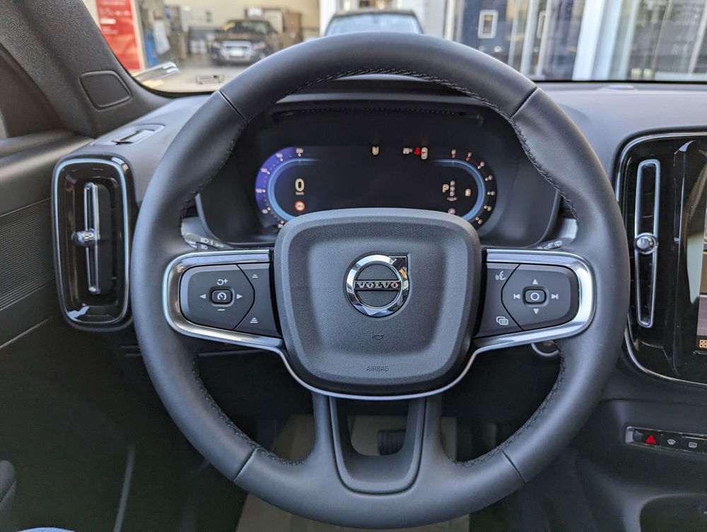 Volvo XC40 nuova a Pescara (11)