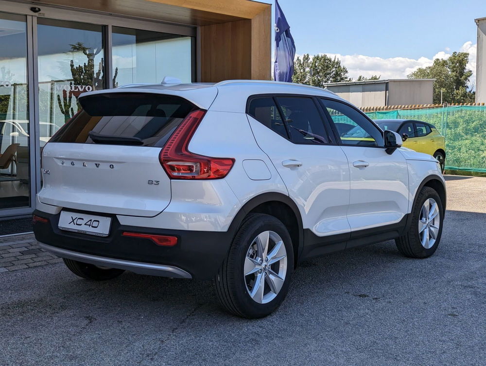 Volvo XC40 nuova a Pescara (2)