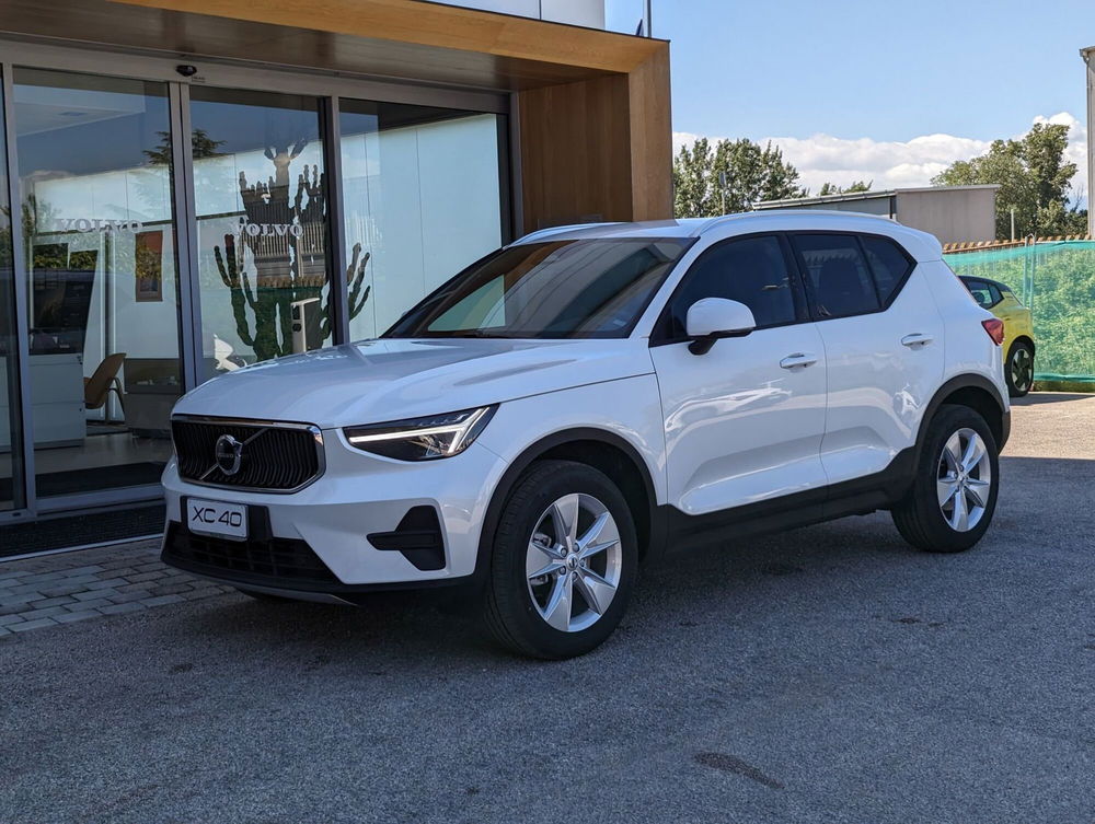 Volvo XC40 nuova a Pescara (4)