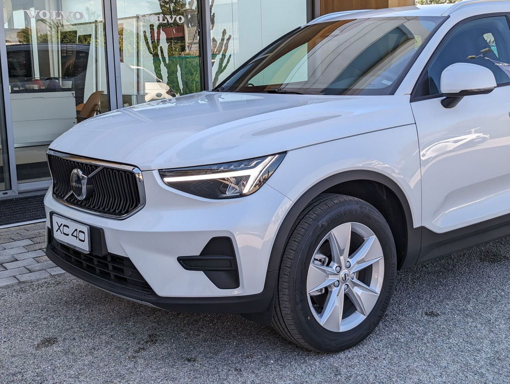 Volvo XC40 nuova a Pescara (6)