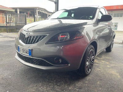 Lancia Ypsilon 1.0 FireFly 5 porte S&amp;S Hybrid Ecochic Gold  del 2022 usata a Torino