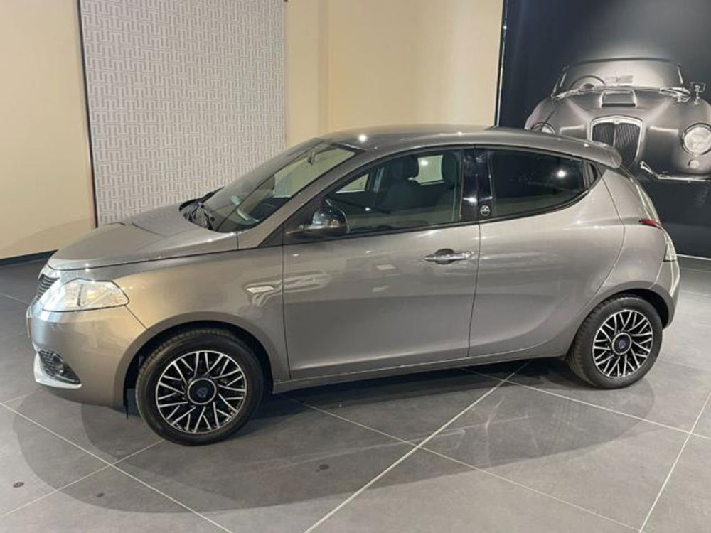 Lancia Ypsilon usata a Aosta (2)