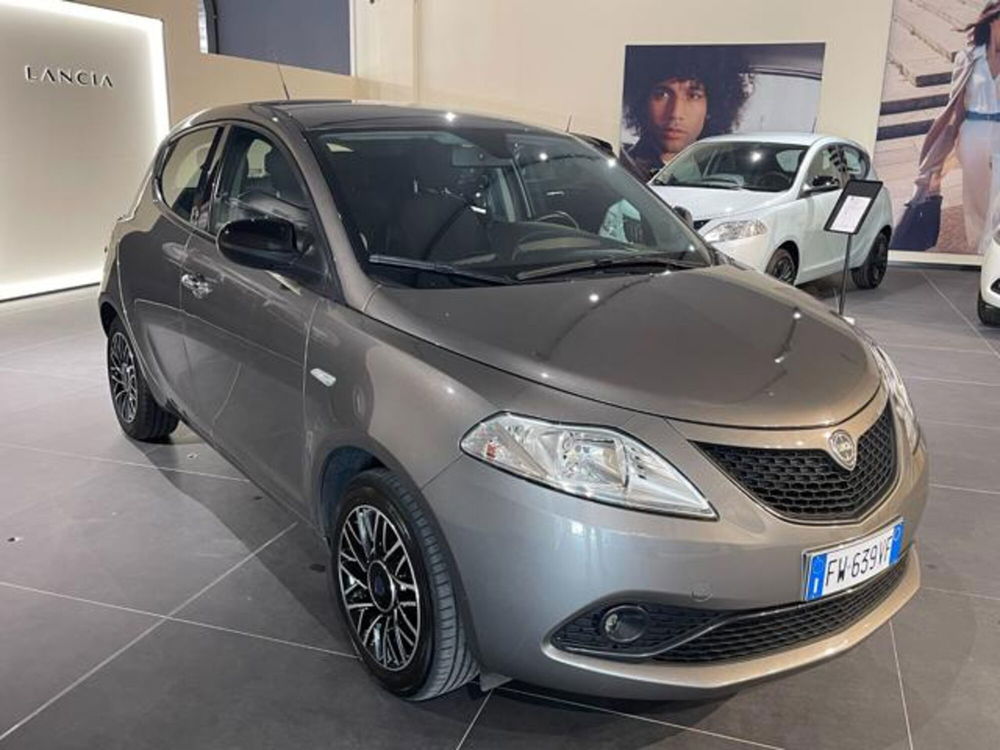 Lancia Ypsilon usata a Aosta (7)