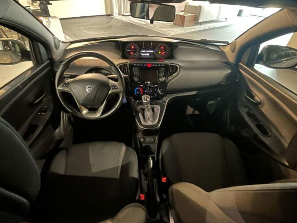 Lancia Ypsilon usata a Aosta (9)