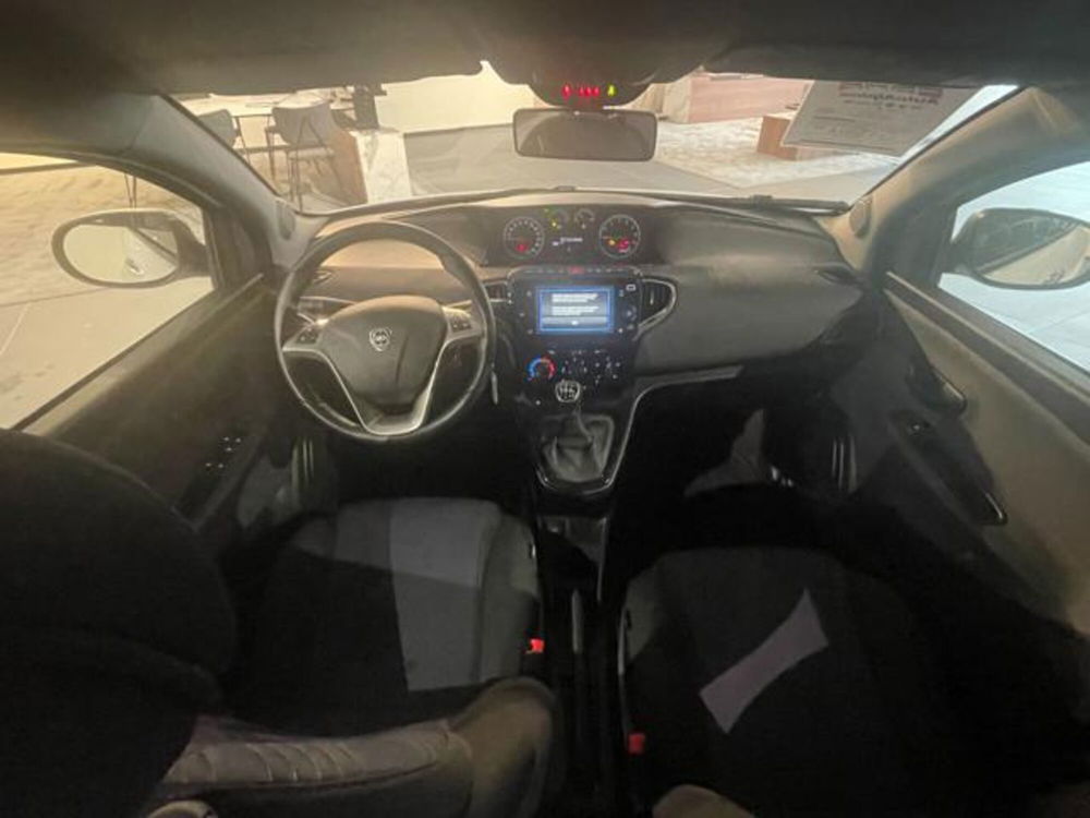 Lancia Ypsilon usata a Aosta (14)