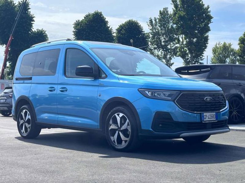 Ford Tourneo Connect 2.0 EcoBlue 122 CV Active  del 2023 usata a Massarosa