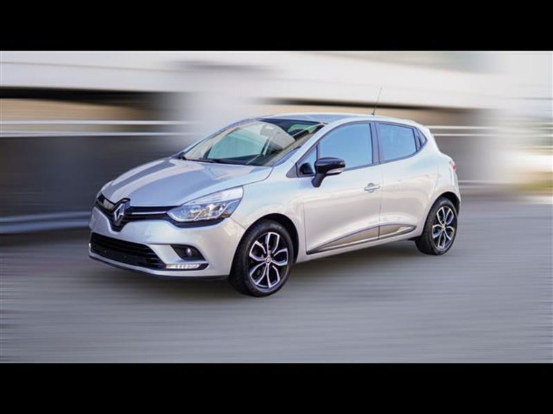 Renault Clio TCe 12V 90 CV 5 porte Moschino Zen del 2020 usata a Vigevano