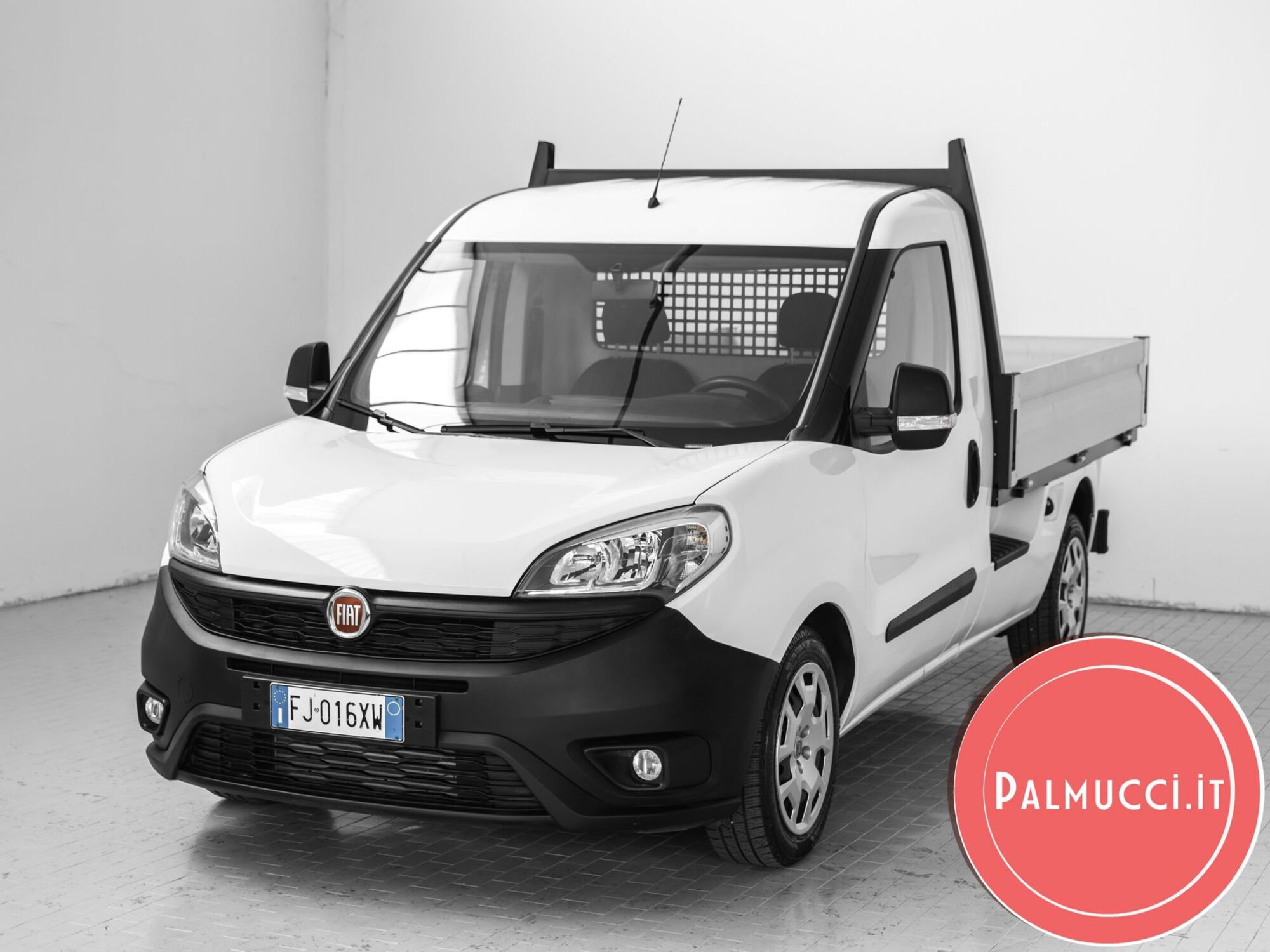 Fiat Dobl&ograve; Telaio 1.6 MJT 105CV Cassonato Work-Up  del 2017 usata a Prato