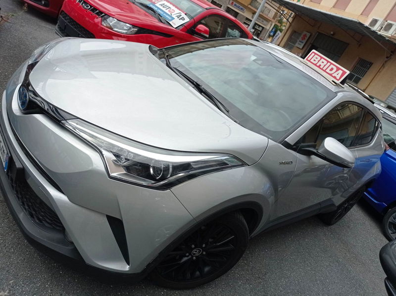 Toyota Toyota C-HR 1.8 Hybrid E-CVT Trend  del 2019 usata a Imperia