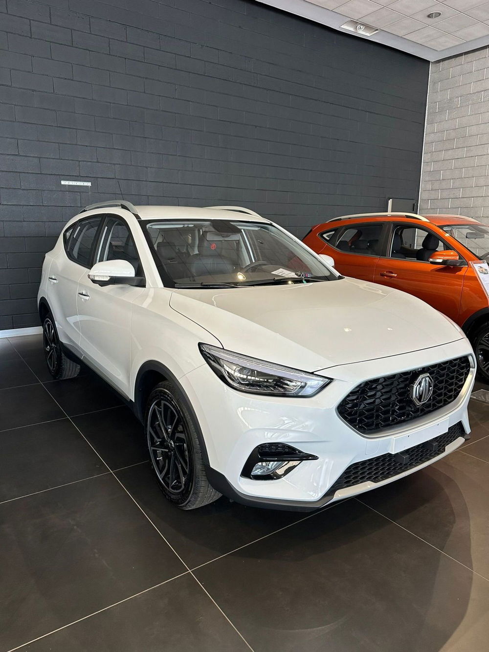 Mg ZS (2021-->) nuova a Lucca (7)