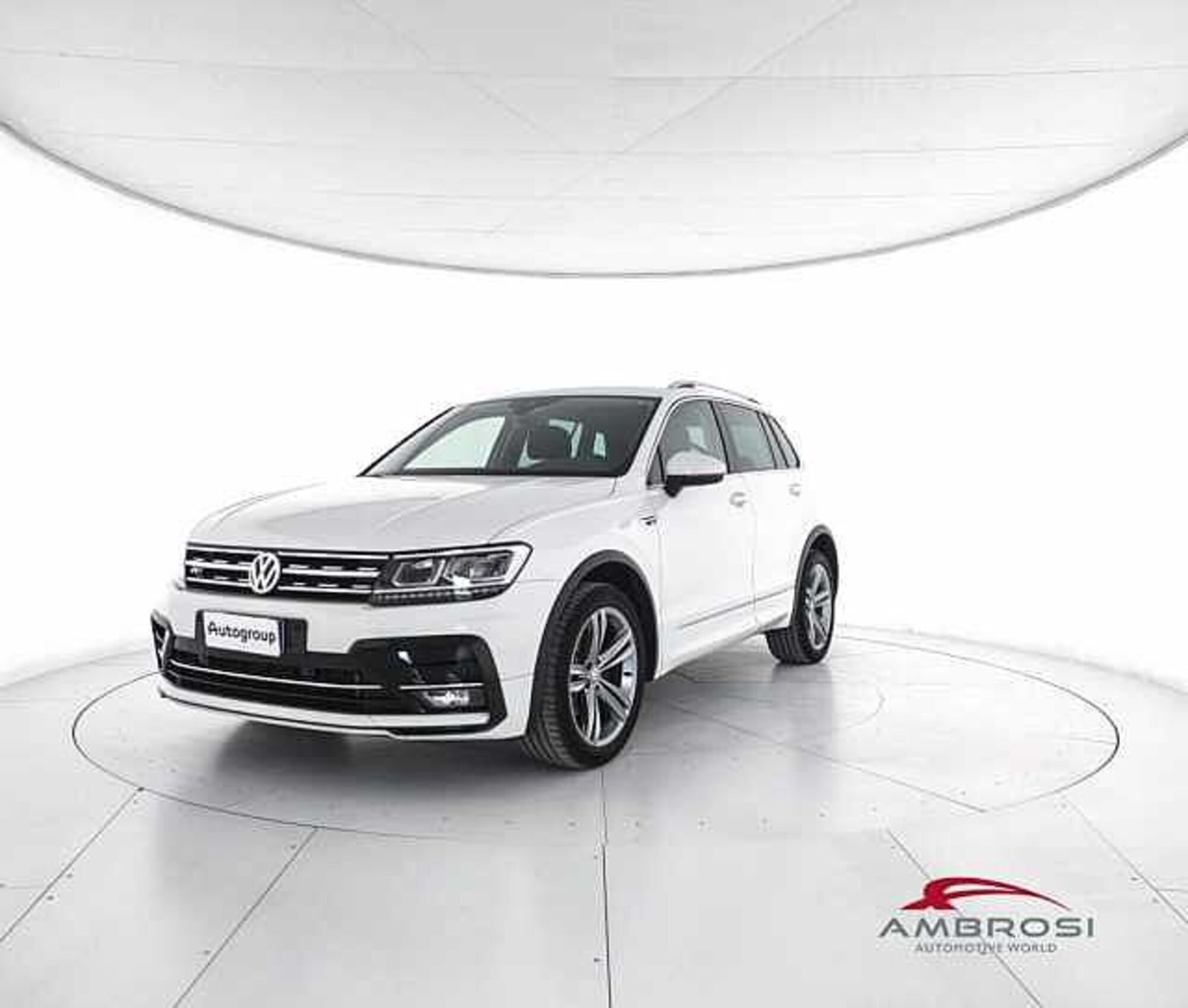 Volkswagen Tiguan 2.0 TDI 150 CV SCR DSG 4MOTION R-Line del 2020 usata a Viterbo