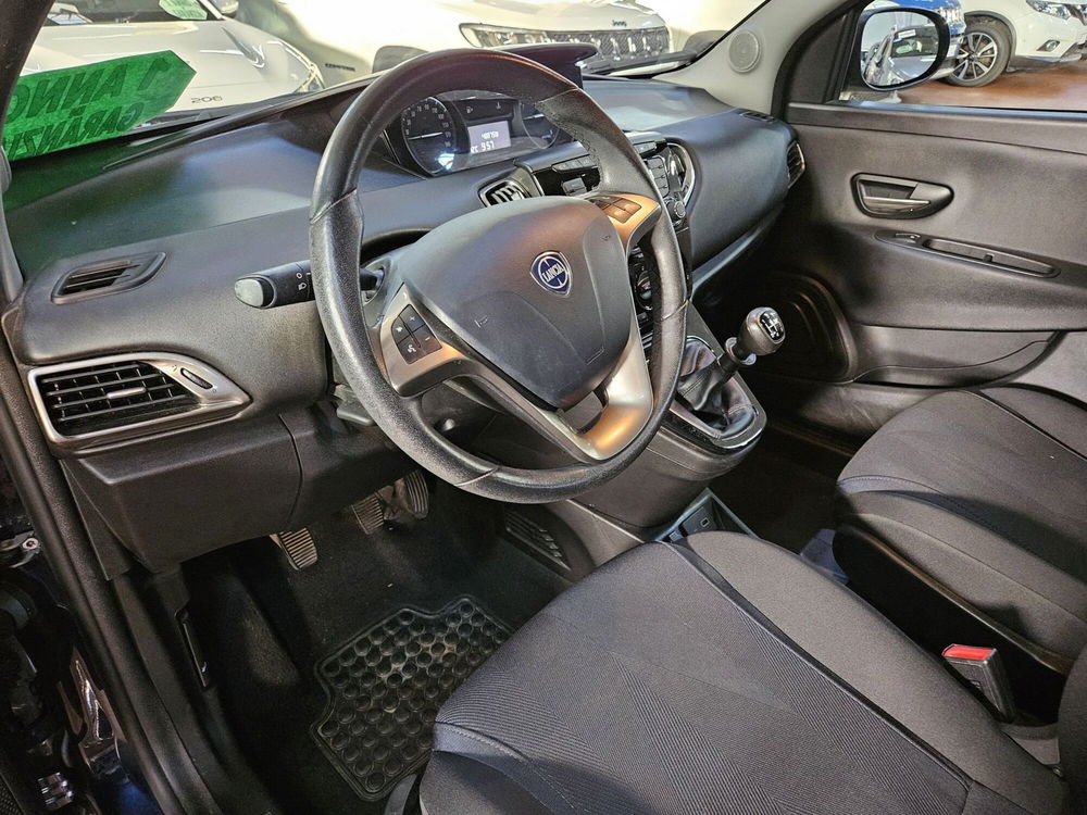 Lancia Ypsilon usata a Lucca (10)