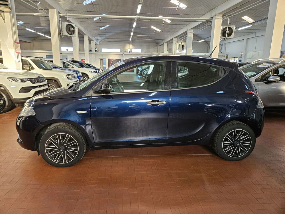 Lancia Ypsilon usata a Lucca (2)