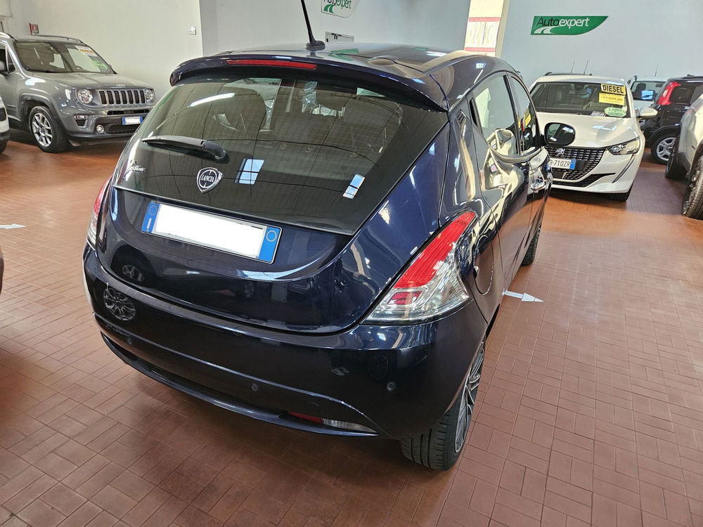 Lancia Ypsilon usata a Lucca (5)