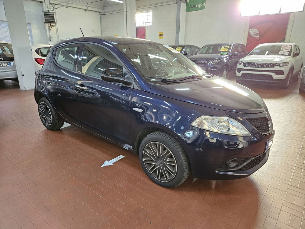 Lancia Ypsilon usata a Lucca (7)