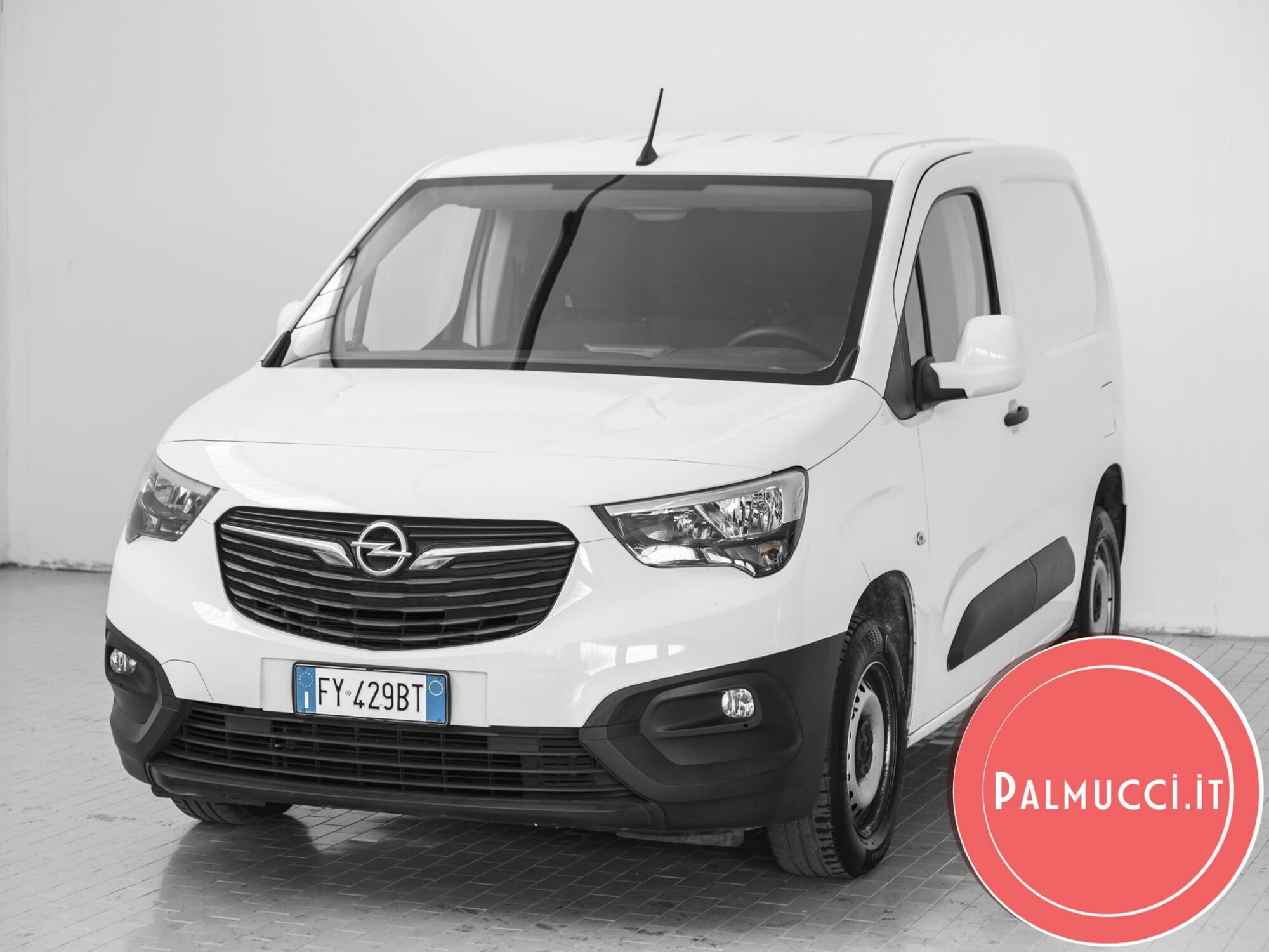 Opel Combo Furgone Cargo 1.6 Diesel 100CV S&amp;S PC 650kg del 2019 usata a Prato