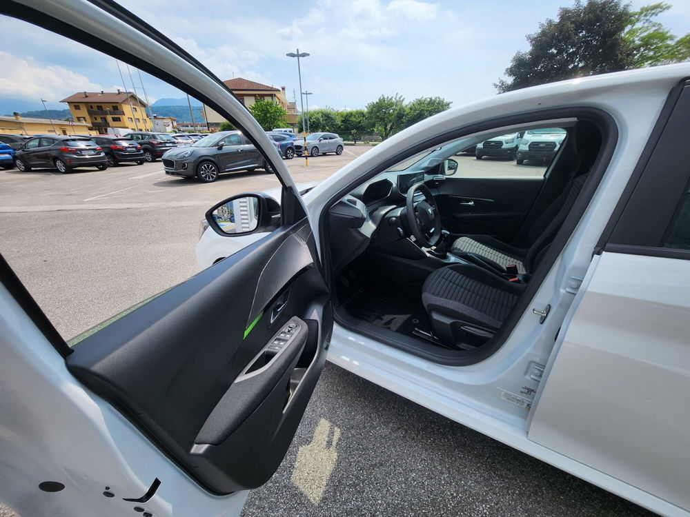 Peugeot 208 nuova a Belluno (8)