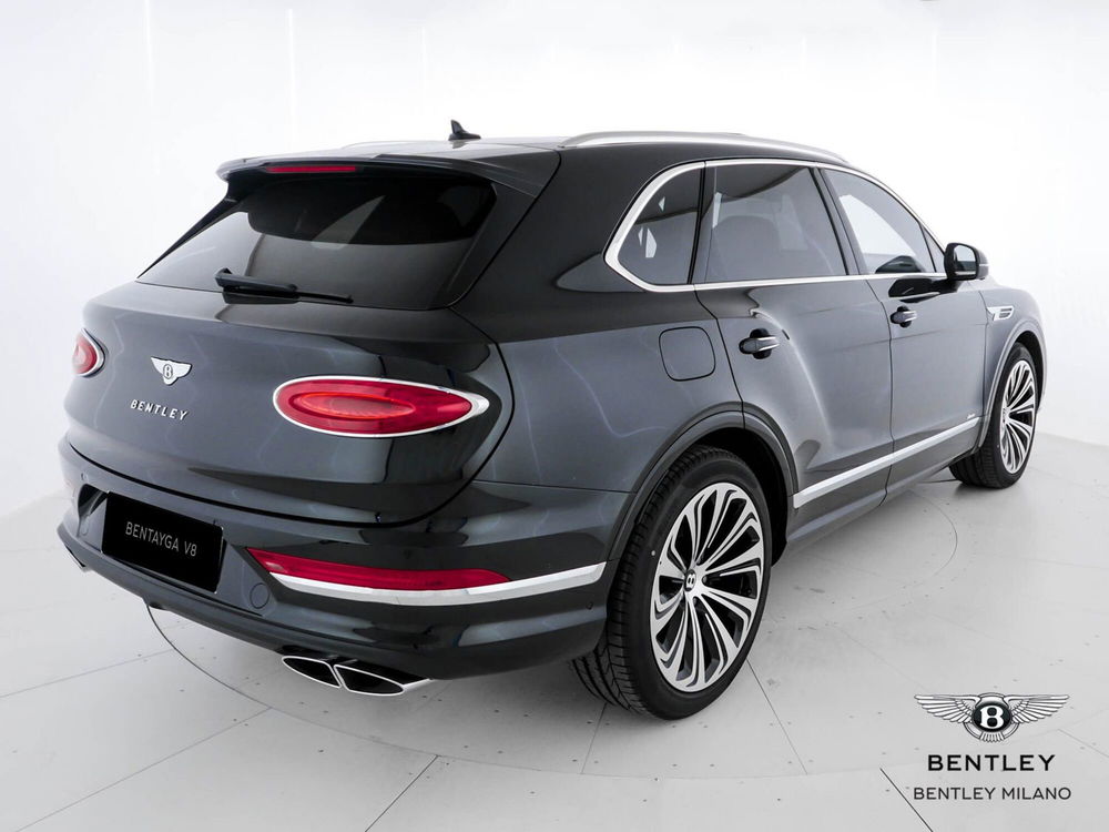 Bentley Bentayga nuova a Milano (7)