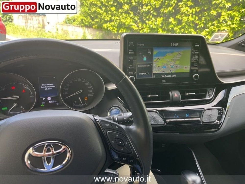 Toyota Toyota C-HR nuova a Varese (8)