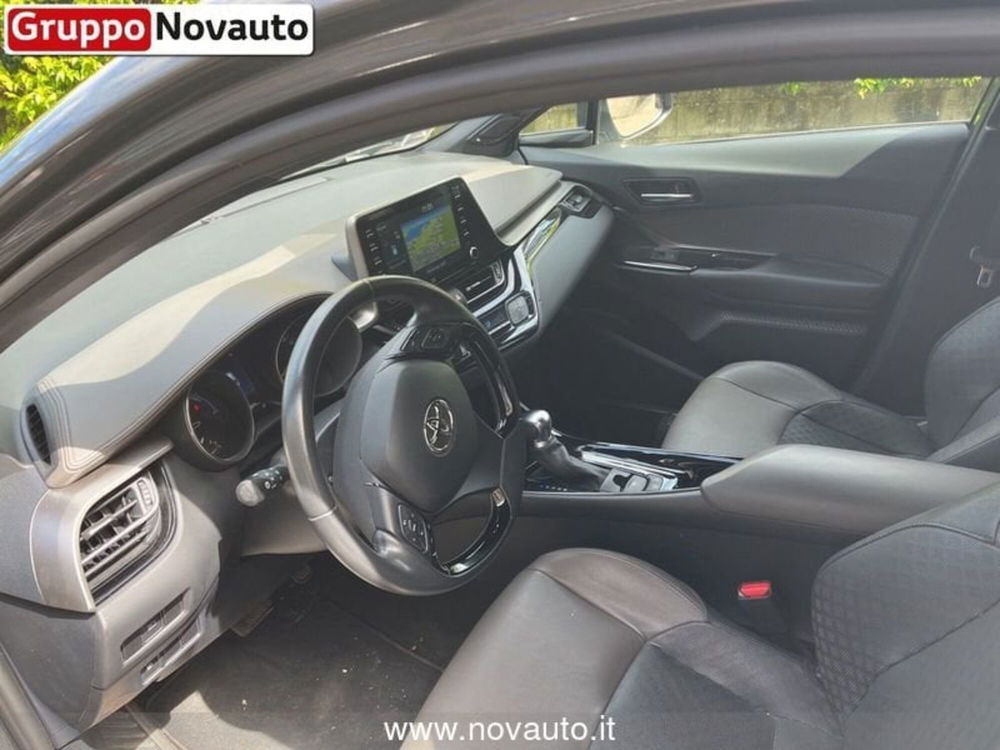 Toyota Toyota C-HR nuova a Varese (6)