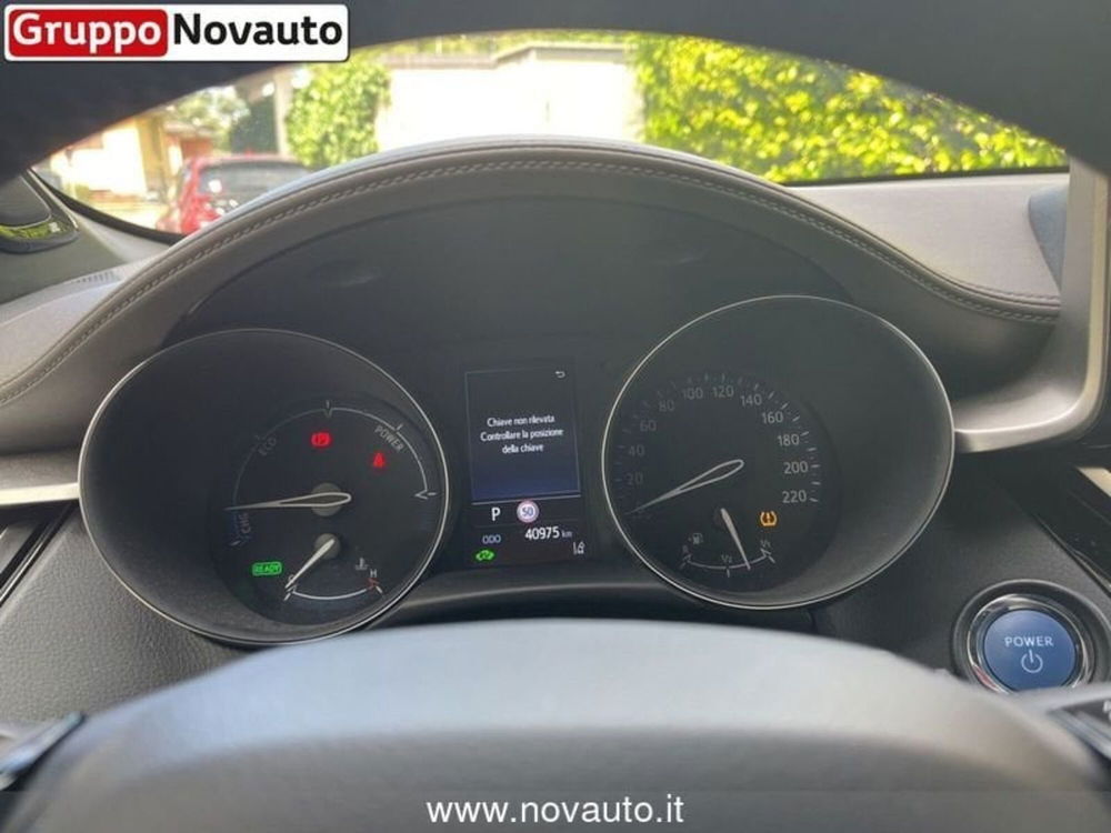 Toyota Toyota C-HR nuova a Varese (7)