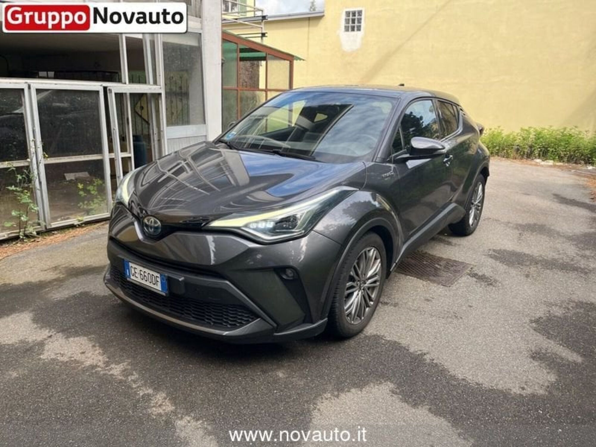 Toyota Toyota C-HR 1.2 Turbo CVT 4WD Lounge  del 2021 usata a Varese